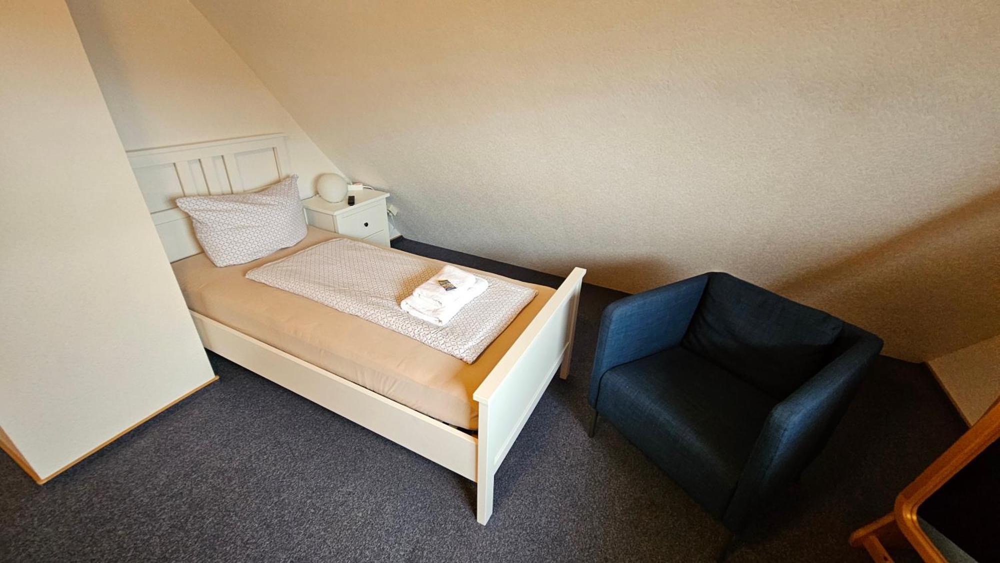 Hotel Dorfkrug Buesum - Guenstige Altbauzimmer Am Oland Δωμάτιο φωτογραφία