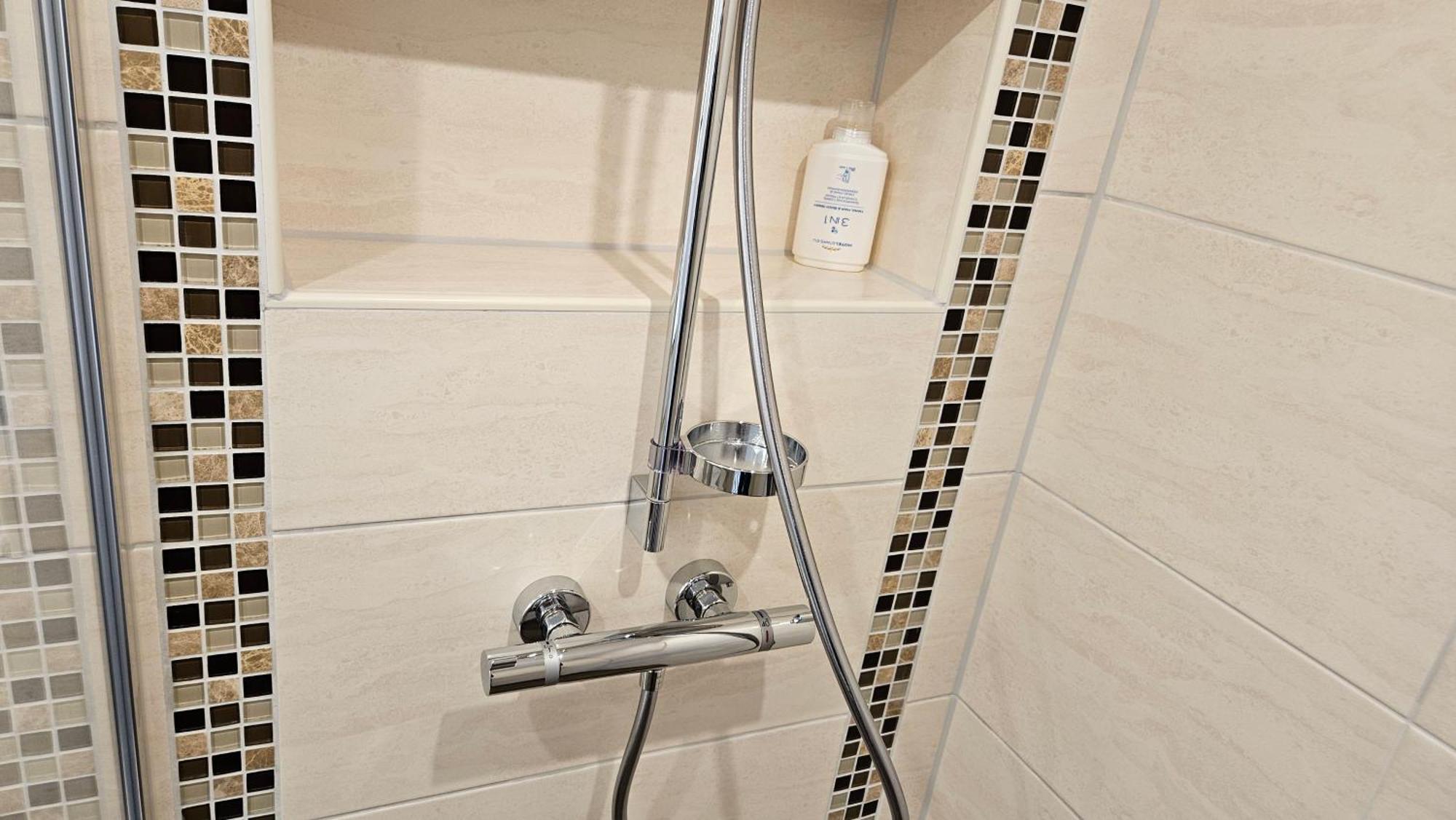 Hotel Dorfkrug Buesum - Guenstige Altbauzimmer Am Oland Εξωτερικό φωτογραφία