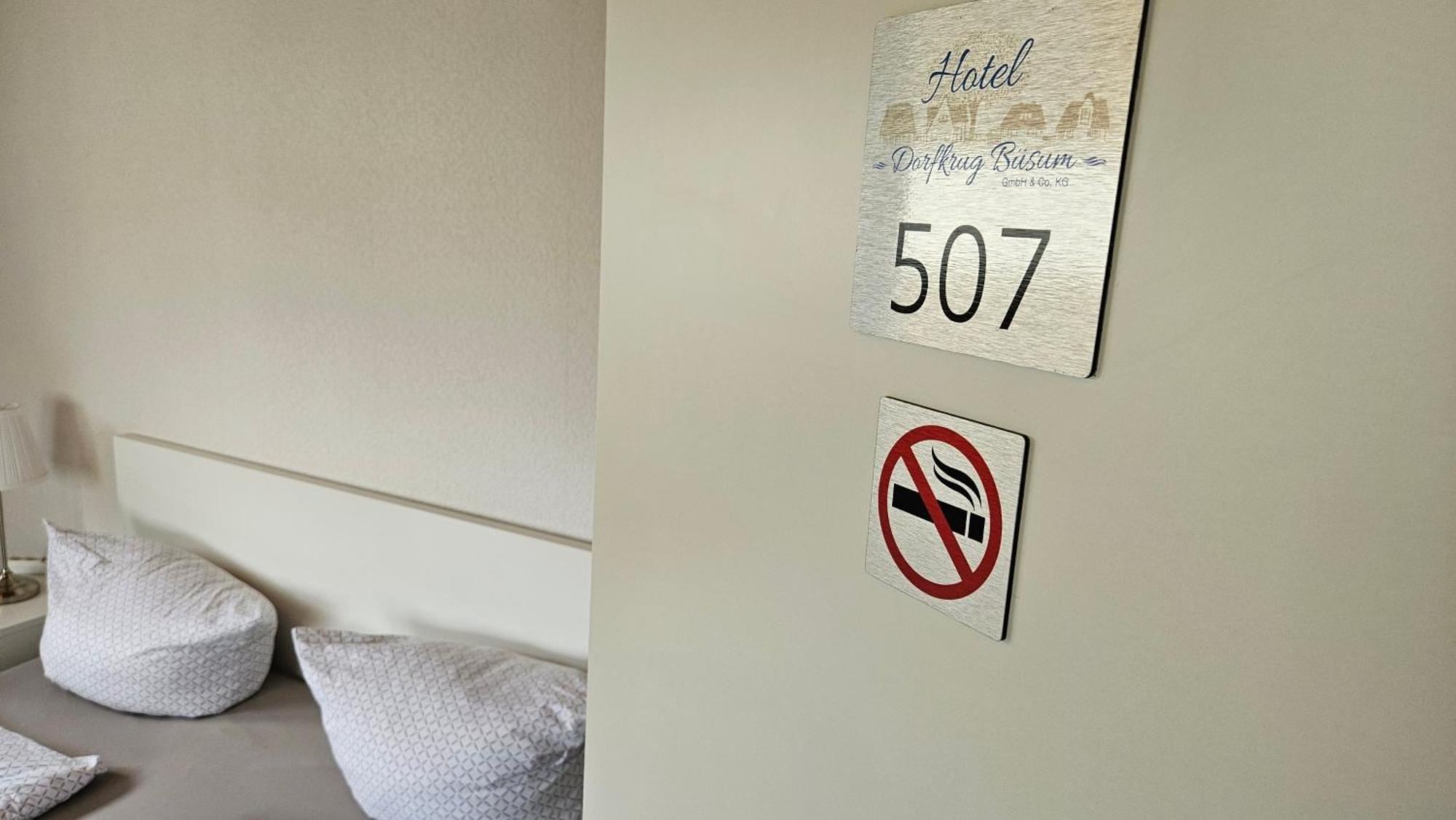 Hotel Dorfkrug Buesum - Guenstige Altbauzimmer Am Oland Δωμάτιο φωτογραφία