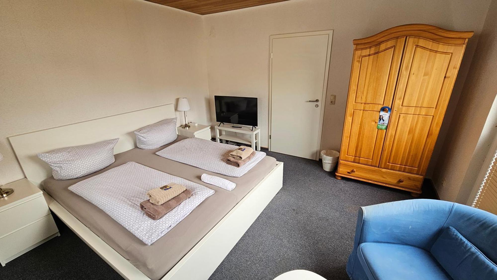 Hotel Dorfkrug Buesum - Guenstige Altbauzimmer Am Oland Δωμάτιο φωτογραφία